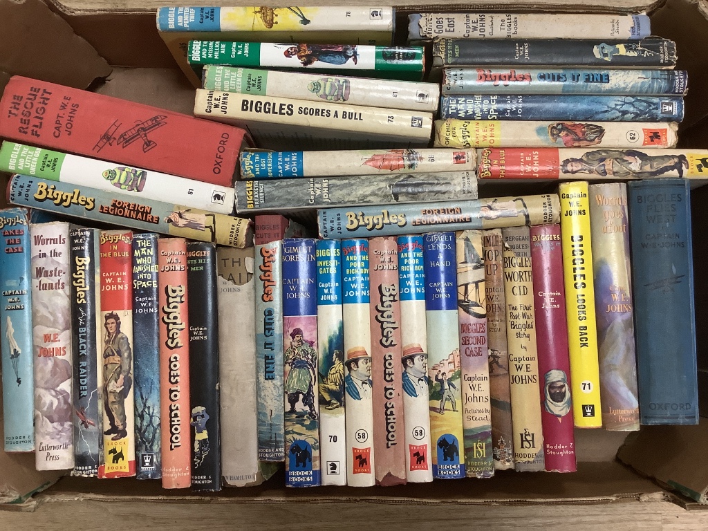 Biggles 37 volumes, several first editions